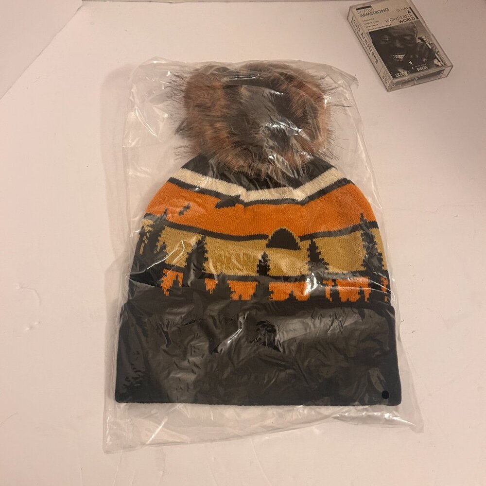 NWOT Crown Mountain Sunset Beanie – Faux Fur Pom – Knit Winter Hat - Picture 5 of 6